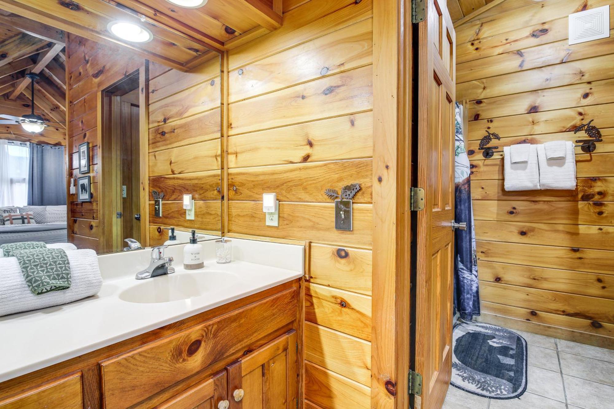 Pigeon Forge Cabin Premier Location And Hot Tub Exterior foto